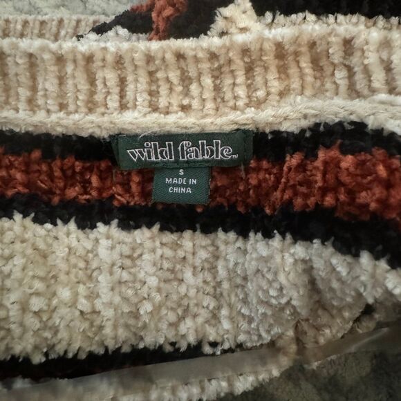 Beautiful striped sweater - Picture 3 of 4